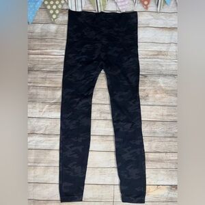 Spanx black camo leggings sz L